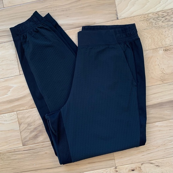 Athleta Textured Brooklyn Jogger Black Casual Athletic Pants Ankle Crop Size 10 - Picture 10 of 10